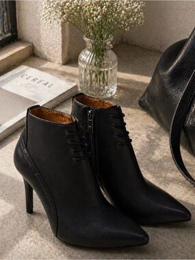 Halston | Black Leather Pointed Toe Ankle Boots | Lace-Up + Zip | Size 6